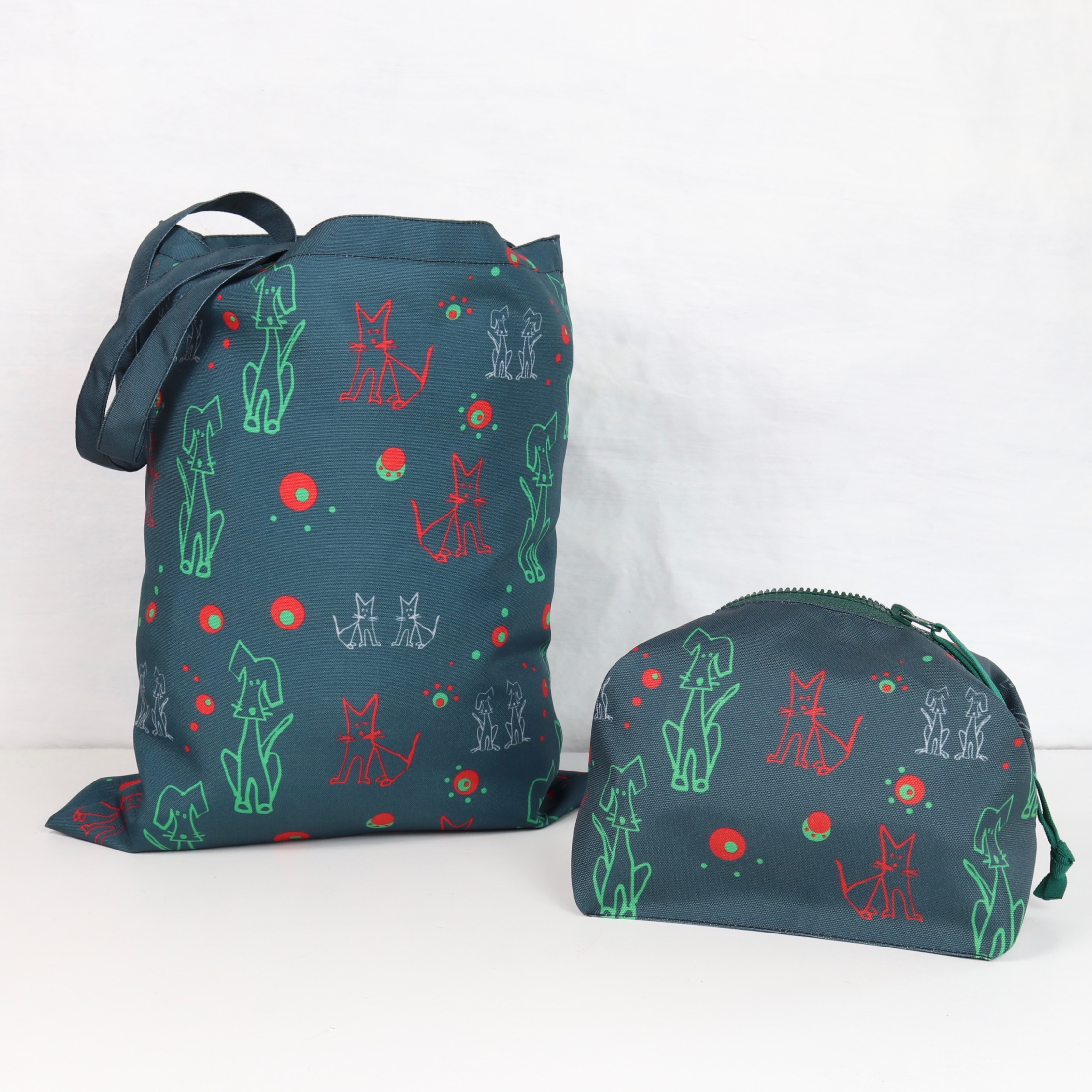 темно-зеленая сумка для покупок ссобаками и кошками фишкард shopping tote bag with cats and dogs pattern