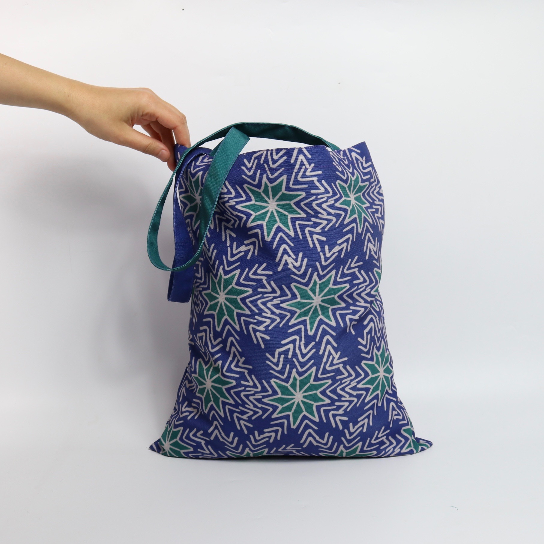 новогодняя синяя сумка со снежинками фишкард fishcard christmas blue tote bag with snowflakes