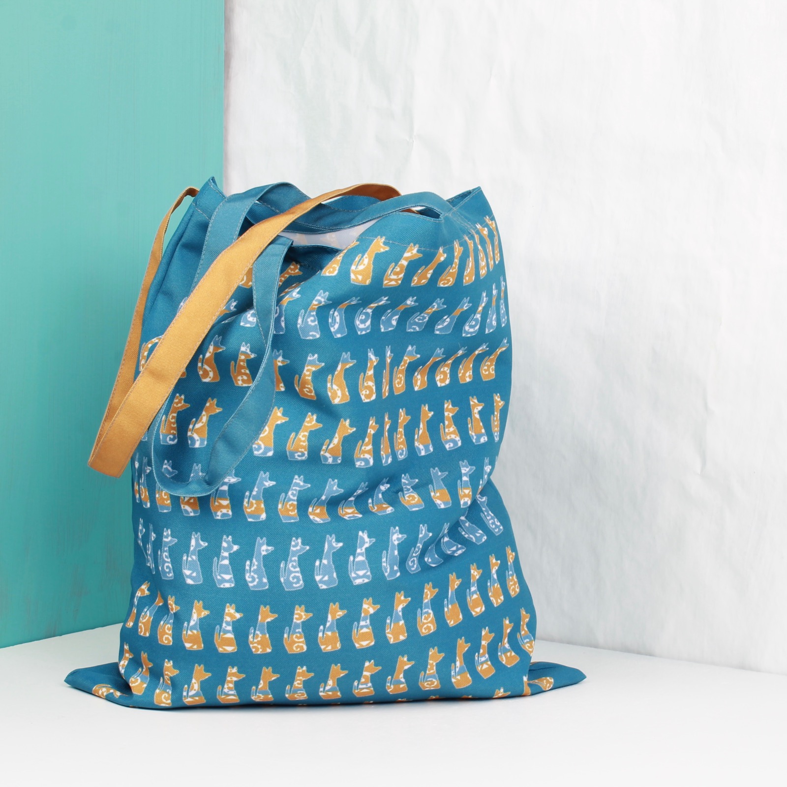 эко сумка для покупок с лисами собаками в снегу фишкард fishcard eco tote bag with foxes doggies